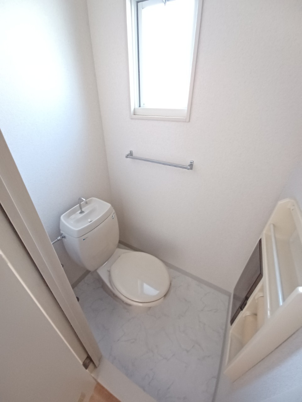 スズトハイツA棟のトイレ|シンプルで使いやすいトイレです