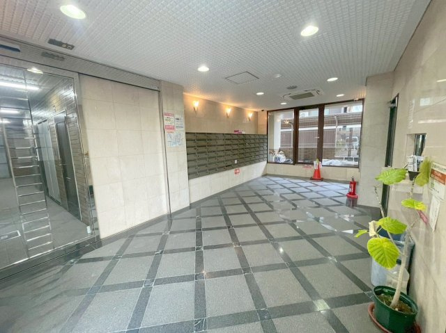 ローズコーポ新大阪8のロビー