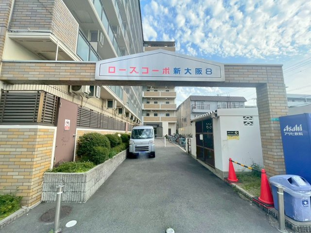 ローズコーポ新大阪8のエントランス