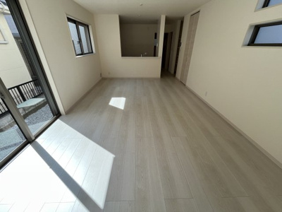 【居間・リビング】 | 【20万円ｷｬｯｼｭﾊﾞｯｸ対象物件】リーブルガーデン田原本町阪手12期 全3棟 2号棟