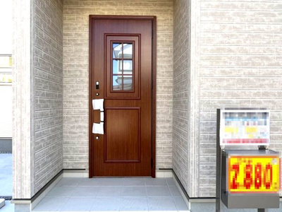 【玄関】 | 【20万円ｷｬｯｼｭﾊﾞｯｸ対象物件】リーブルガーデン田原本町阪手12期 全3棟 2号棟