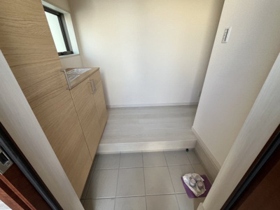 【玄関】 | 【20万円ｷｬｯｼｭﾊﾞｯｸ対象物件】リーブルガーデン田原本町阪手12期 全3棟 2号棟