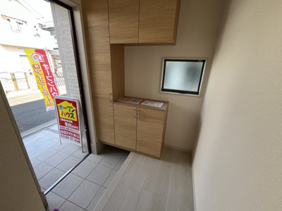 【玄関】 | 【20万円ｷｬｯｼｭﾊﾞｯｸ対象物件】リーブルガーデン田原本町阪手12期 全3棟 2号棟