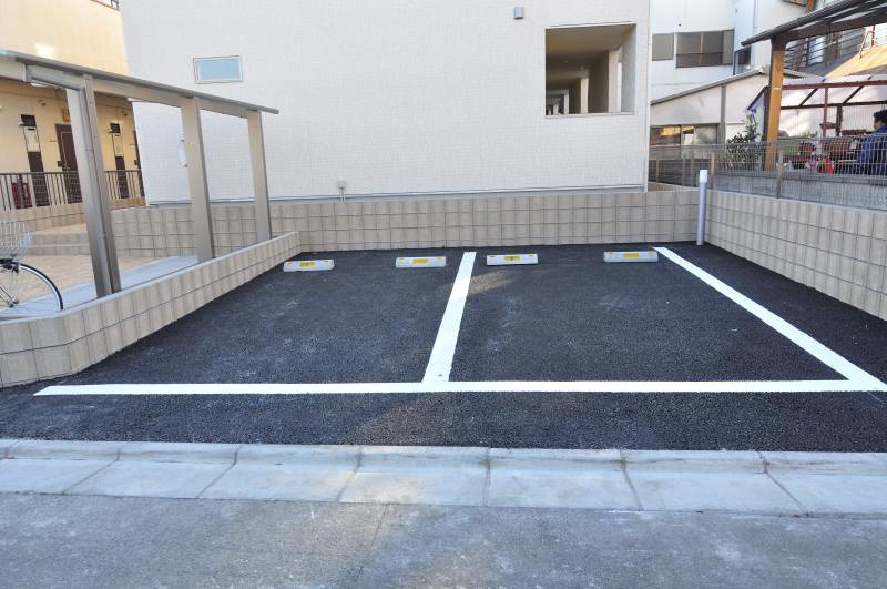 フェリーチェSt.の駐車場