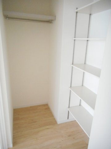 フェリーチェSt.の収納|玄関からキッチン（LDK）に繋がるシューズインクローゼット