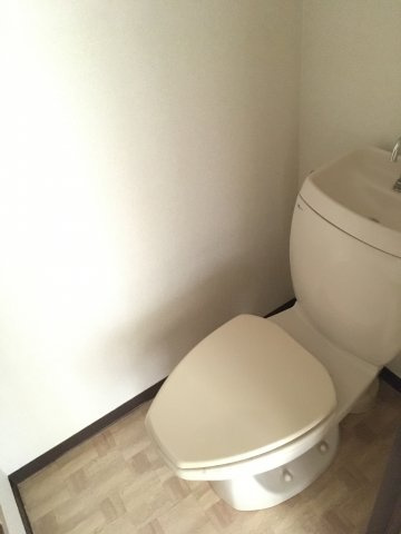 あるゾウパレス松山町Ｂ棟のトイレ|落ち着いた色調のトイレです