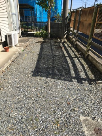 あるゾウパレス松山町Ｂ棟の駐車場|駐車場に車を止められます