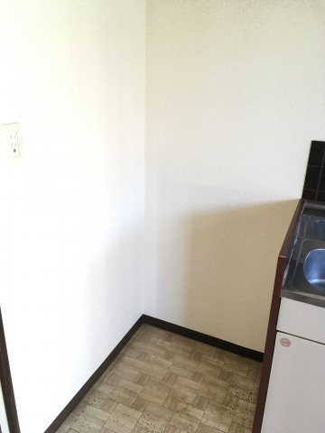 あるゾウパレス松山町Ｂ棟のキッチン|冷蔵庫置場