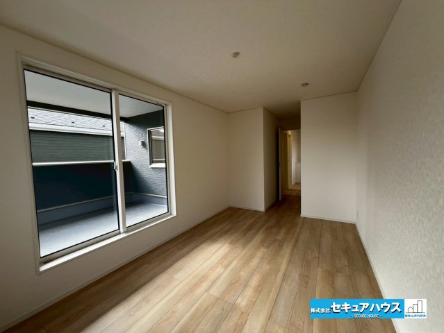 【今からご案内可能】豊明市沓掛町上高根 全3棟 の洋室|【洋室】
◆お子様のお部屋や主寝室、来客時の宿泊室、趣味のお部屋としてもご利用いただけます♪