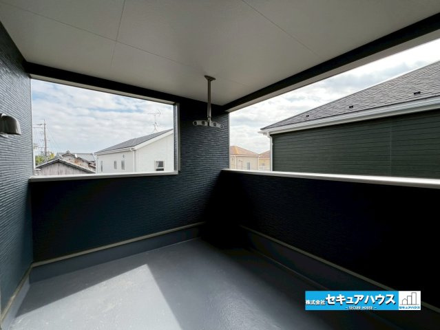 【今からご案内可能】豊明市沓掛町上高根 全3棟 のバルコニー|【バルコニーイメージ】
◆見晴らしもよく、太陽の温かな温もりをめいっぱい受け止めてくれます。
太陽の光と爽やかな風を受けたお洗濯物はあっという間に乾き、取りこむ時には太陽の匂いを感じられそうですね。　