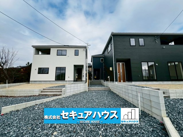 【今から見学可能です】豊明市沓掛町上高根 全3棟 の外観|■2号棟外観
敷地面積約38坪、建物面積約31坪。
駐車2台可能！オプション工事でカーポート設置などいかがでしょうか。その他にも、フェンスなどの「オプション工事」もご提案いたします♪