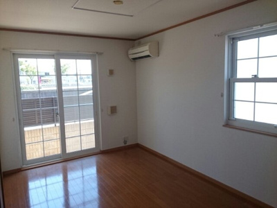 【居間・リビング】 | コモド・ピアッツァⅠ | 明るい室内です