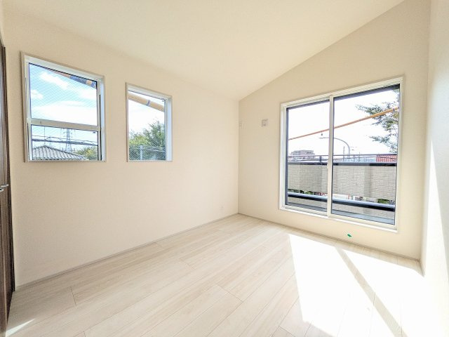 八王子市　富士見町　新築一戸建ての洋室|～2階バルコニーに面している5.25帖の洋室です～