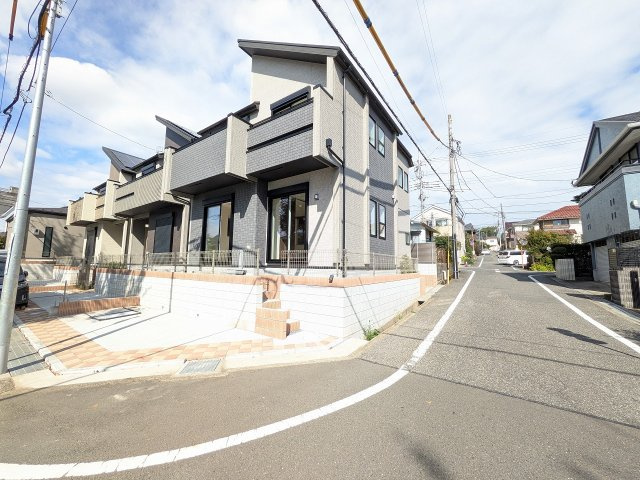 八王子市　富士見町　新築一戸建ての前面道路含む現地写真|～南4ｍ・東6ｍ道路に面しています～