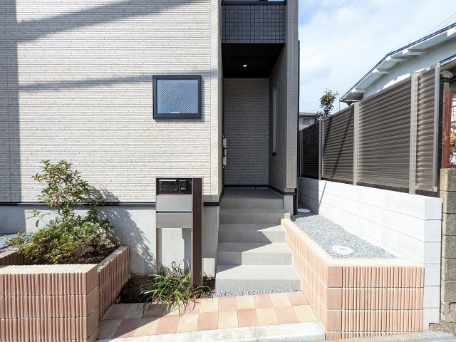 八王子市　富士見町　新築一戸建ての玄関|～玄関は安心のWロックキーを採用～