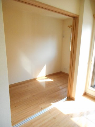 エバレットの寝室|開放的な寝室です