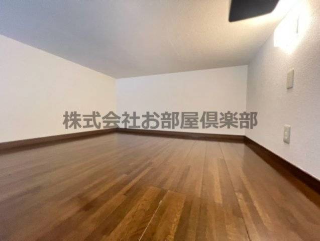 プライマリー久留米大南の居間・リビング|ロフト付きの物件です