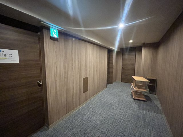 紀陽ビルのロビー