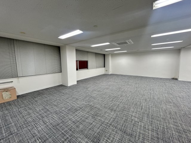 紀陽ビルのロビー