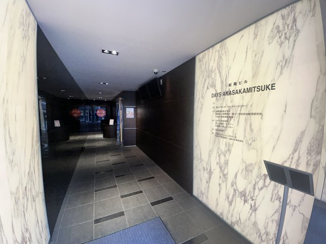 紀陽ビルのロビー