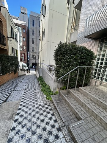 赤坂丸ビルのエントランス