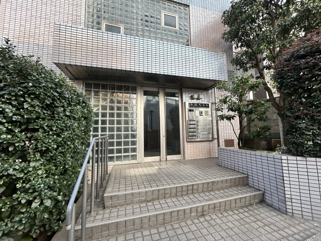 赤坂丸ビルのエントランス