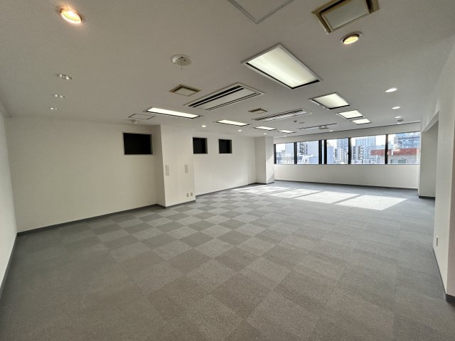 オーイズミ東上野ビルのロビー