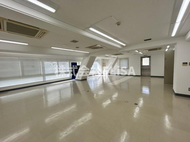 第６・７中野ビルのロビー|ファミリーマート南池袋…まで2m