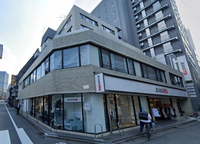 プラムスビルの外観