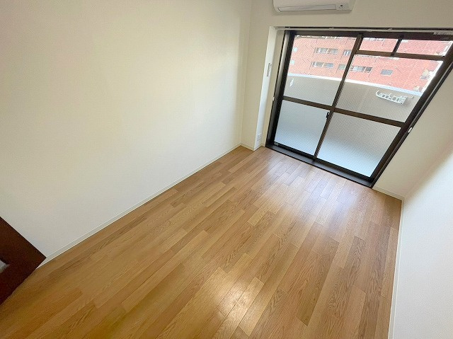 ローズコーポ西中島の洋室