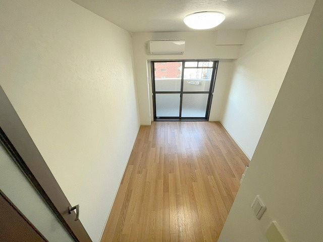 ローズコーポ西中島の居間・リビング