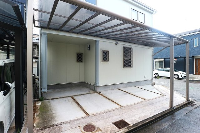 東大阪市岩田町　中古戸建の駐車場