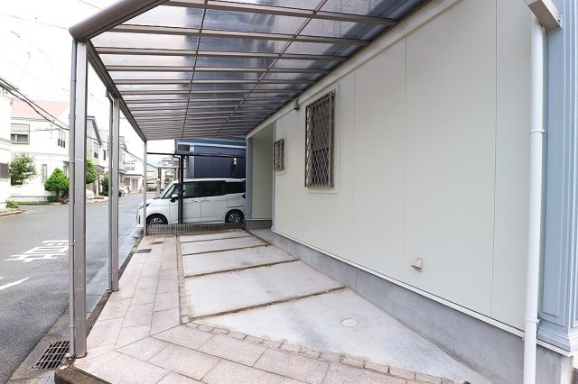 東大阪市岩田町　中古戸建の駐車場