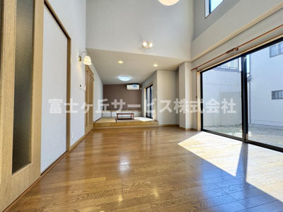 【居間・リビング】 | 静岡市清水区幸町 中古戸建て | リビングです