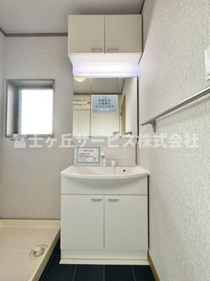 【独立洗面台】 | 静岡市清水区幸町 中古戸建て | 朝の身支度に便利な独立洗面台です