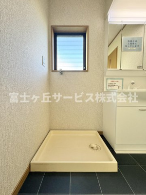 【ランドリースペース】 | 静岡市清水区幸町 中古戸建て | 洗濯機置き場です