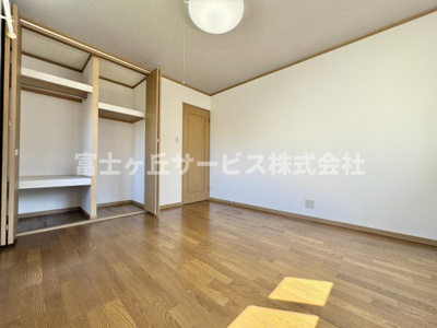 【洋室】 | 静岡市清水区幸町 中古戸建て | 2Fにある洋室です