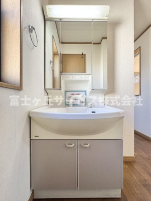 【独立洗面台】 | 静岡市清水区幸町 中古戸建て | 2Fにある独立洗面台です