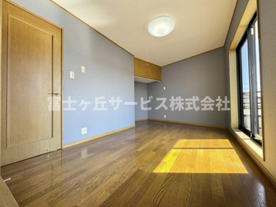 【寝室】 | 静岡市清水区幸町 中古戸建て | 3Fにある広くて陽当たりの良い寝室です