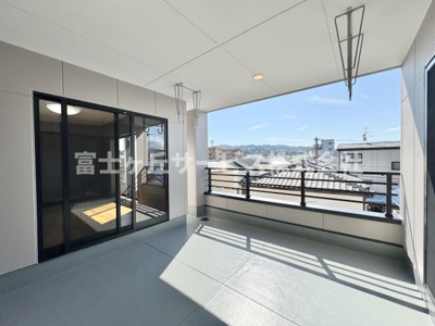 【バルコニー】 | 静岡市清水区幸町 中古戸建て | ルーフ付きのバルコニーです