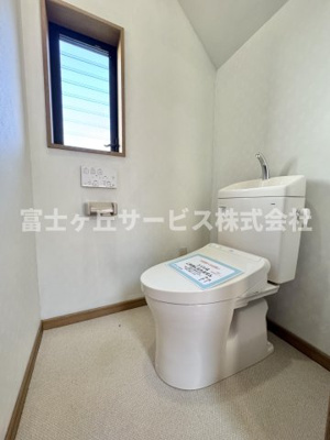 【トイレ】 | 静岡市清水区幸町 中古戸建て | 1Fトイレです
2Fにも同タイプのトイレがあります