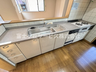 【キッチン】 | 静岡市清水区幸町 中古戸建て | 広々としていてお料理がしやすいキッチンです