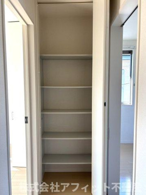 【その他】 | クラヴィエ B棟 | 2Fの廊下収納