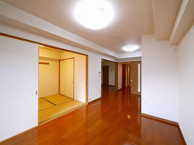 エイジングコート奈良新大宮の居間・リビング|こちらの居間で趣味の時間をお楽しみください