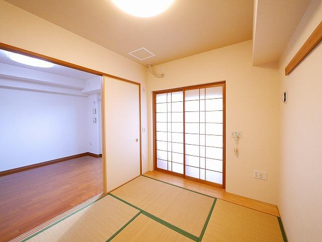 エイジングコート奈良新大宮の寝室|明るい和室です。