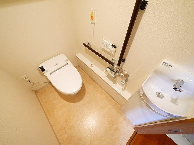エイジングコート奈良新大宮のトイレ|清潔感のあるトイレです