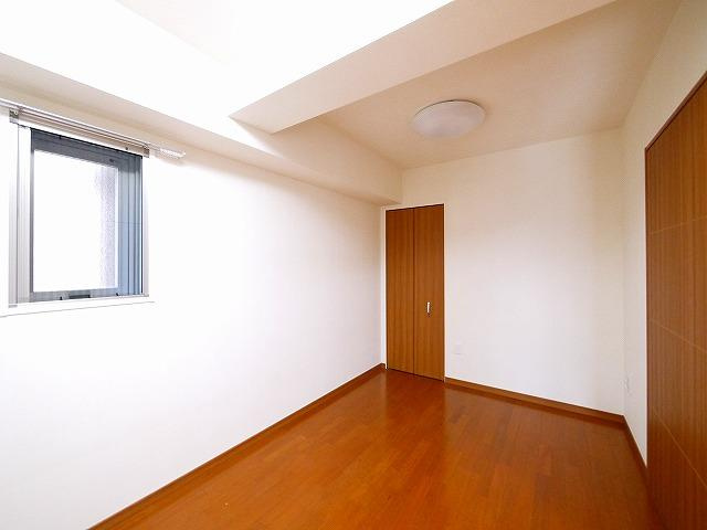 エイジングコート奈良新大宮の内装|広々とした洋室です