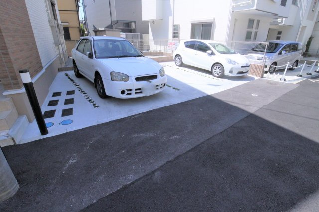 ベルシオン山手の駐車場