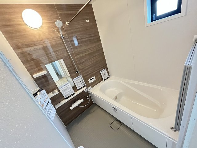 【内装】 | 福岡市早良区賀茂1丁目1期　1号棟（全2棟）【仲介手数料無料・0円】 | 施工例。浴室です。施工例は完成時と異なる場合があります。