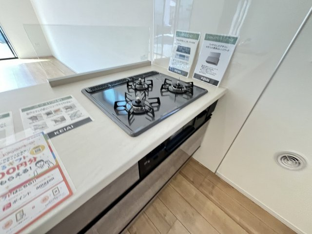 【キッチン】 | 福岡市早良区賀茂1丁目1期　1号棟（全2棟）【仲介手数料無料・0円】 | 施工例。施工例は完成時と異なる場合があります。